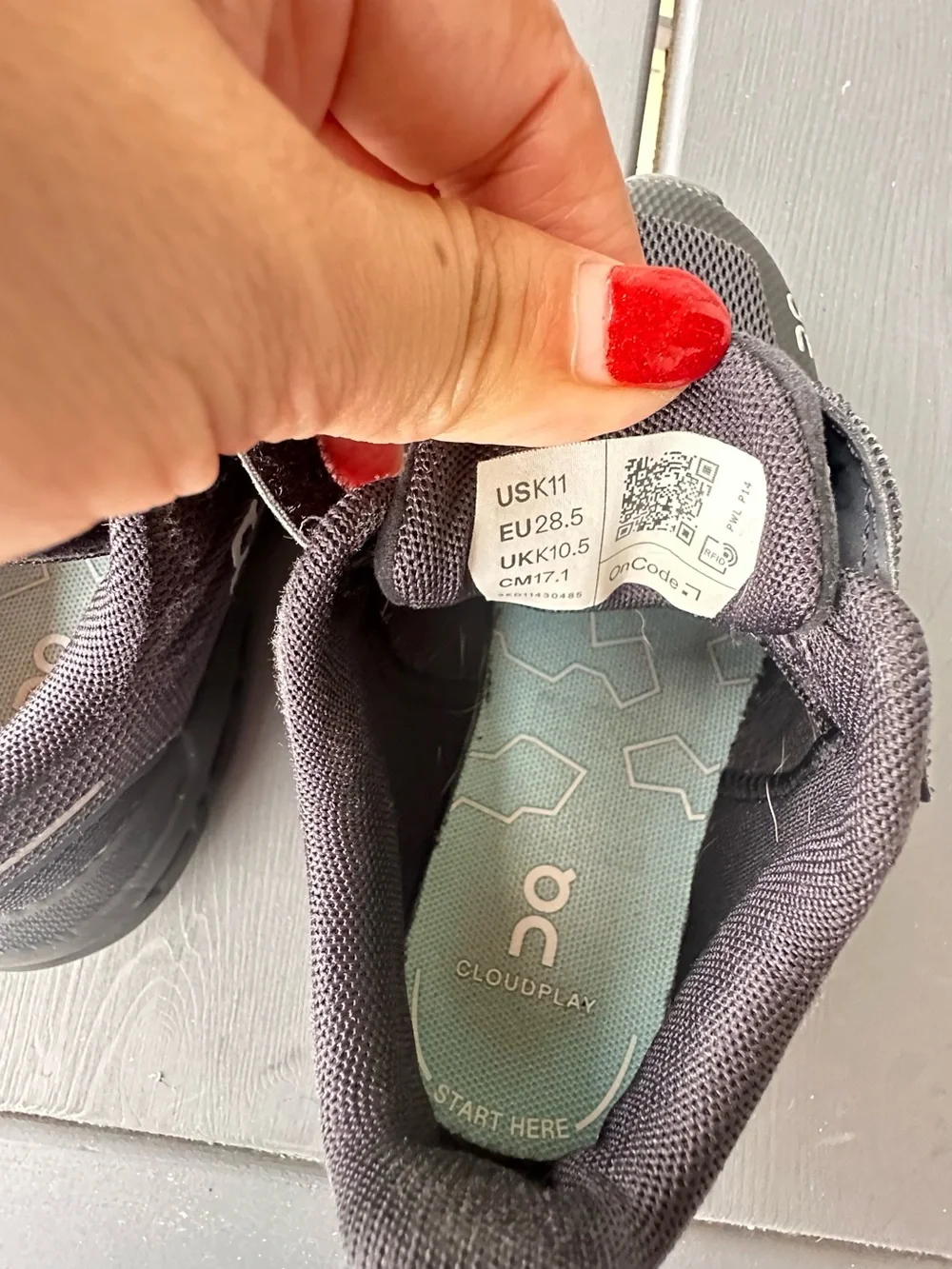On Running Kids Black Mesh Sneakers with Hook-and-Loop Strap